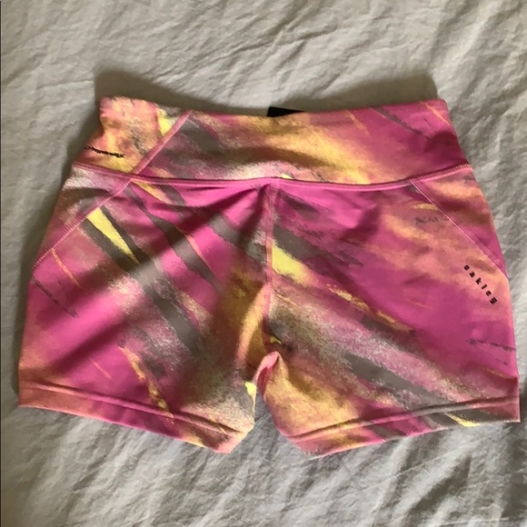 BNWT Oakley Exercise Shorts - Small - Picture 2 of 3